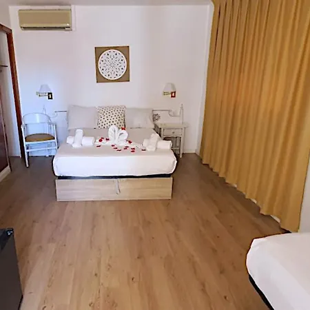 Mireia Hotel *