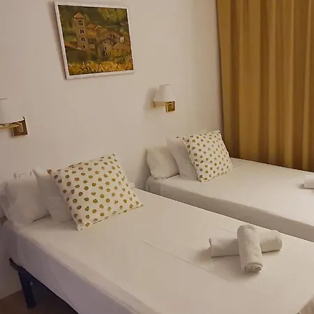 Mireia Hotel *