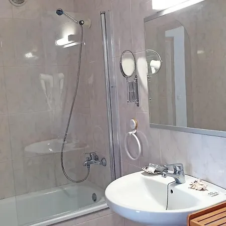 Mireia Hotel *