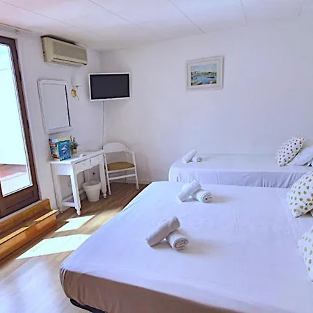 Mireia Hotel *