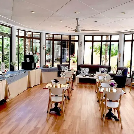酒店 Mireia 滨海略雷特