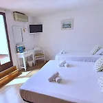 Mireia Ξενοδοχείο *